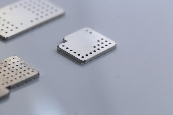 【洋白銅】屏蔽罩的原理、主要元件組成、材料組成、特點(diǎn)應(yīng)用